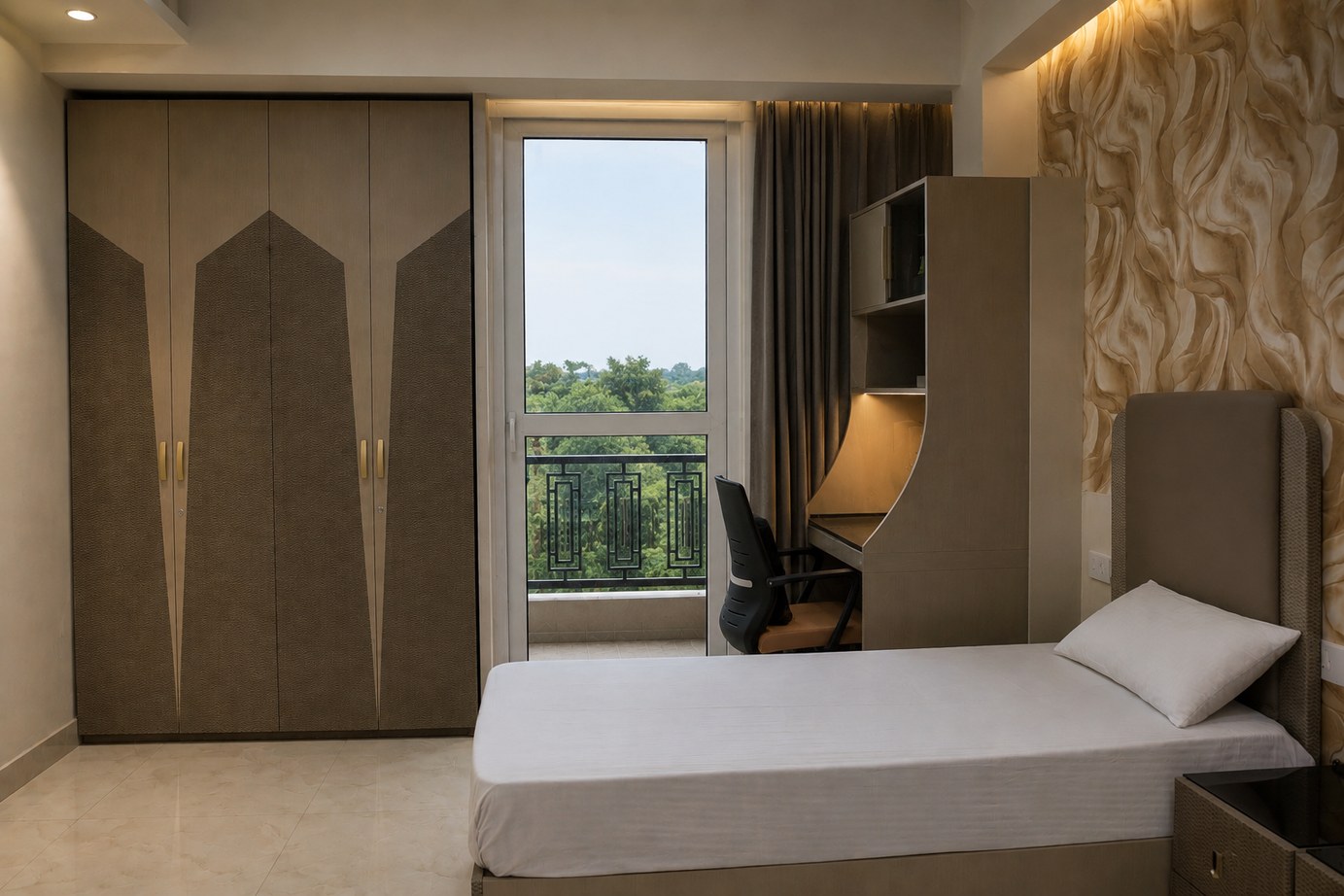 Deluxe Single Room with Study Console & Balcony